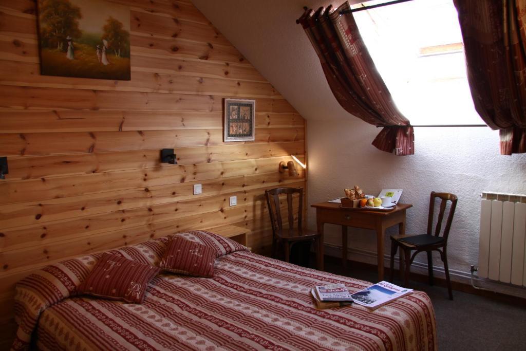 Hotel Le Chamois Logis Molines-en-Queyras Rum bild
