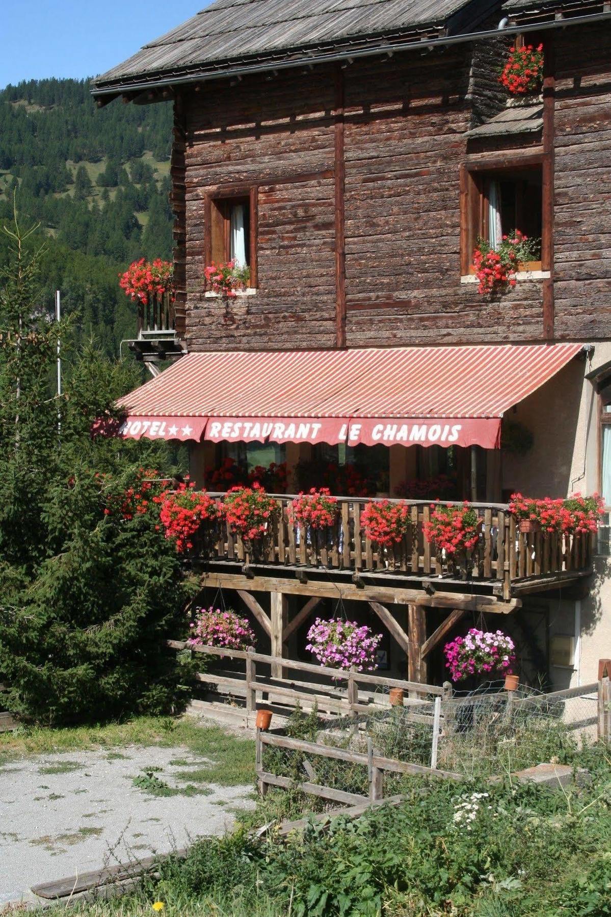 Hotel Le Chamois Logis Molines-en-Queyras Exteriör bild