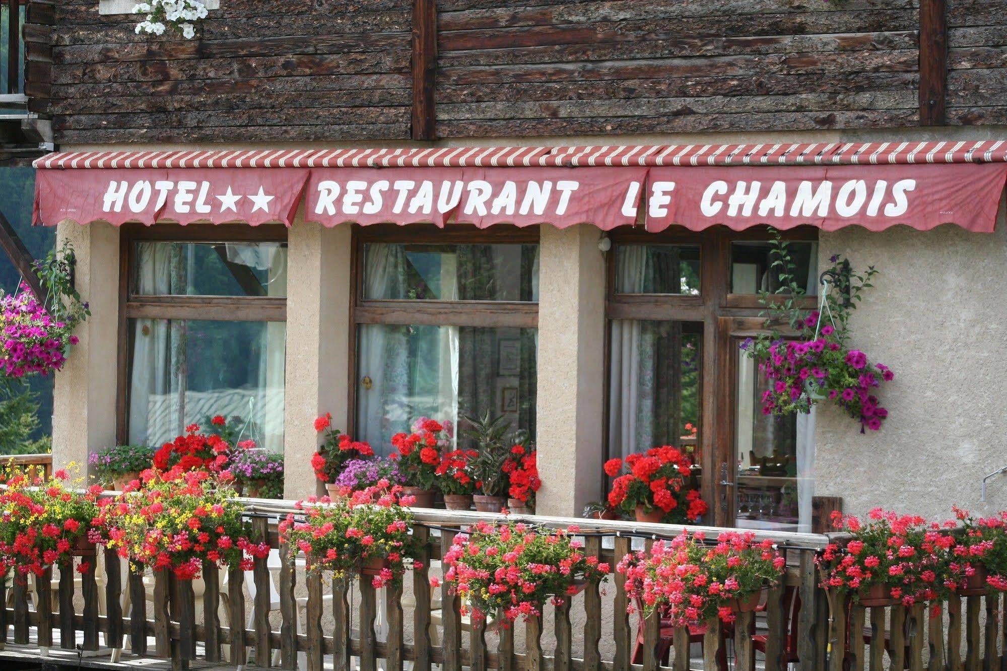 Hotel Le Chamois Logis Molines-en-Queyras Exteriör bild