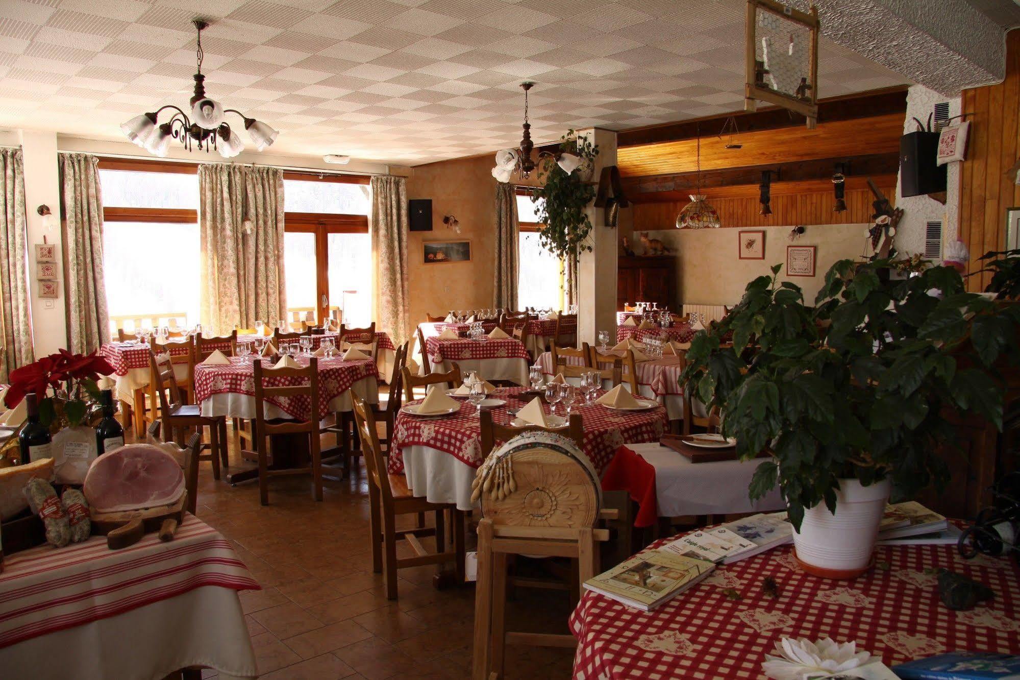 Hotel Le Chamois Logis Molines-en-Queyras Exteriör bild