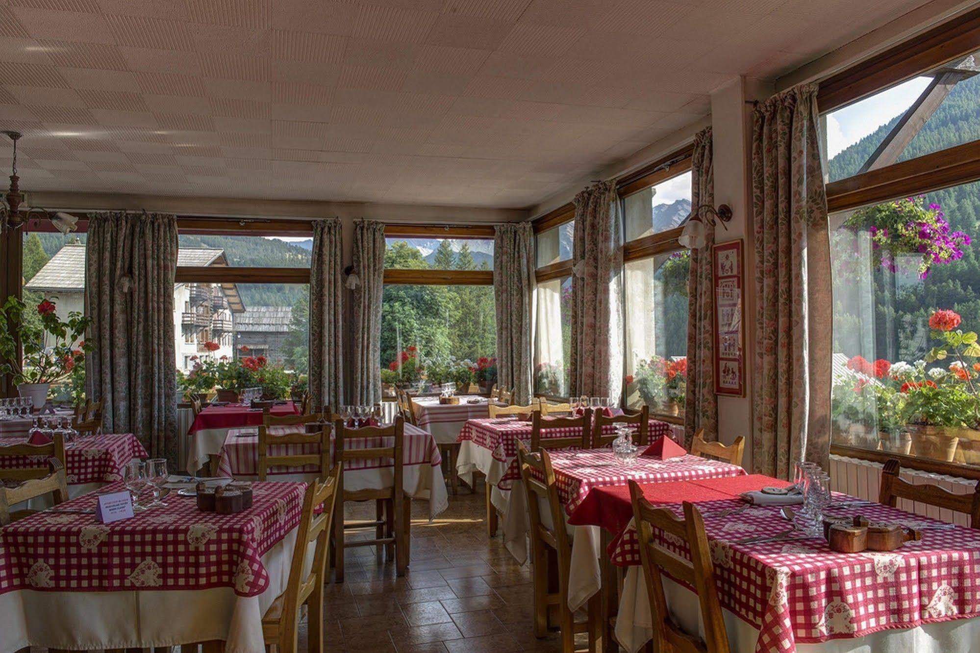 Hotel Le Chamois Logis Molines-en-Queyras Exteriör bild