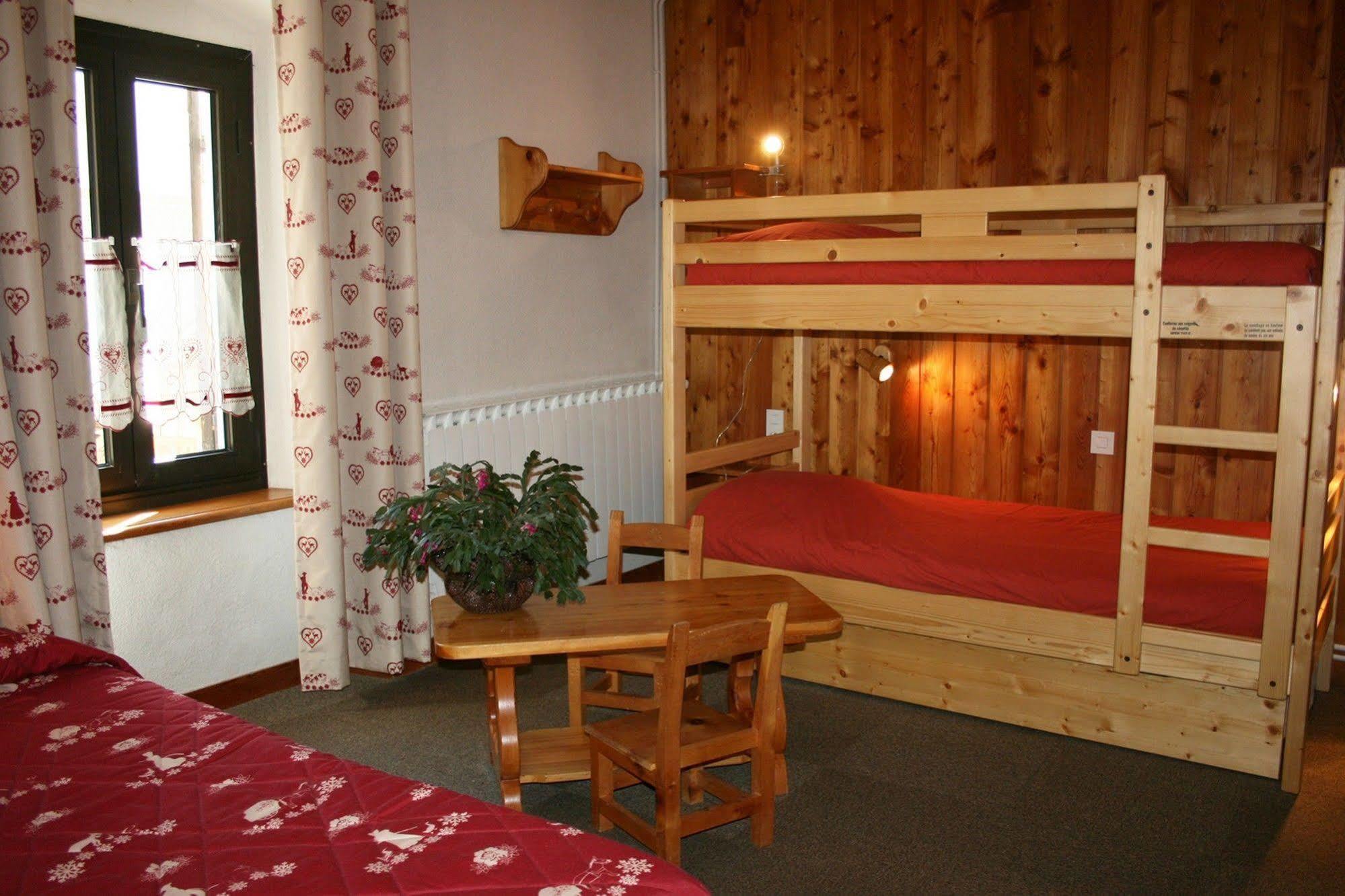 Hotel Le Chamois Logis Molines-en-Queyras Exteriör bild
