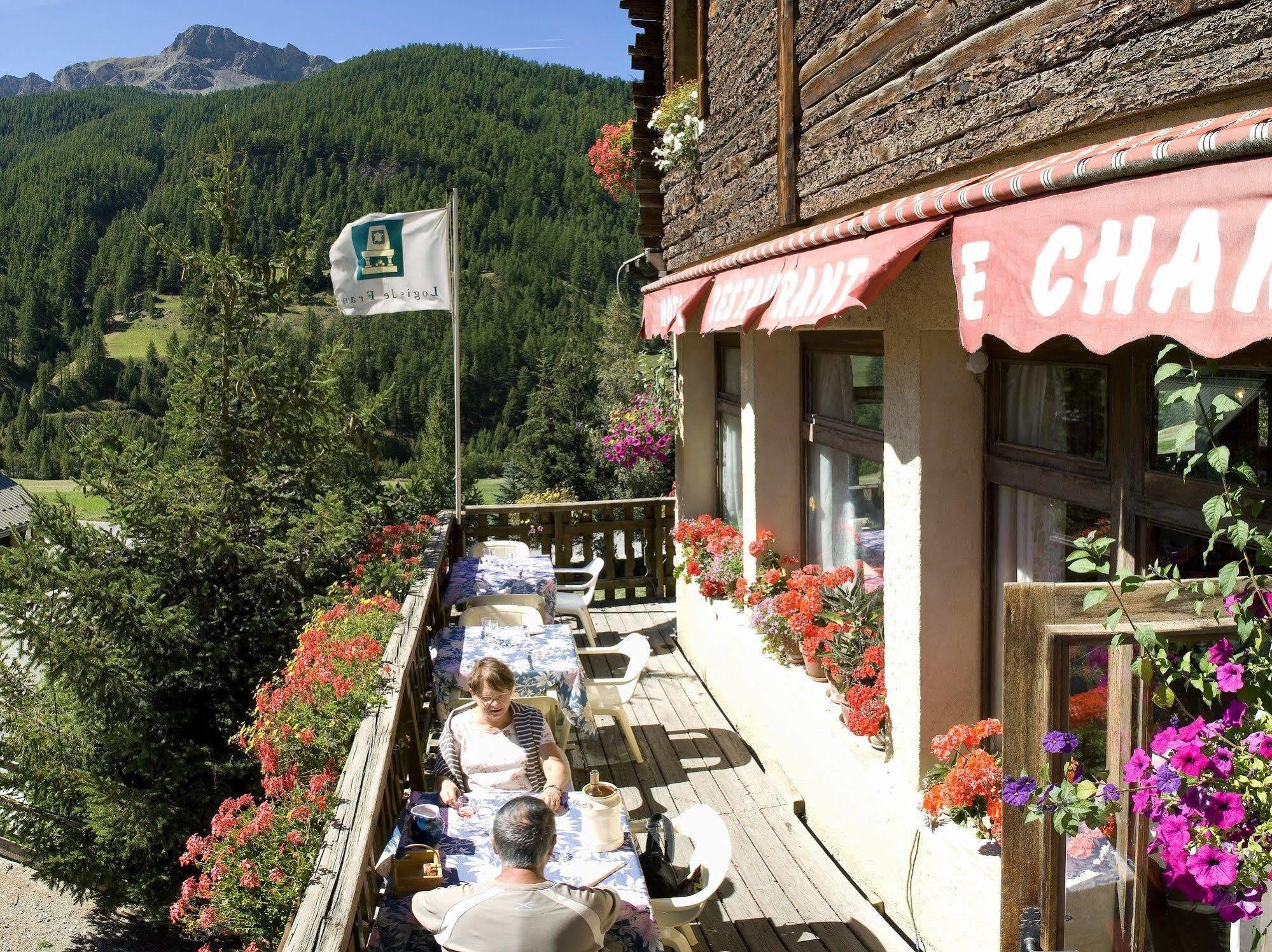Hotel Le Chamois Logis Molines-en-Queyras Exteriör bild