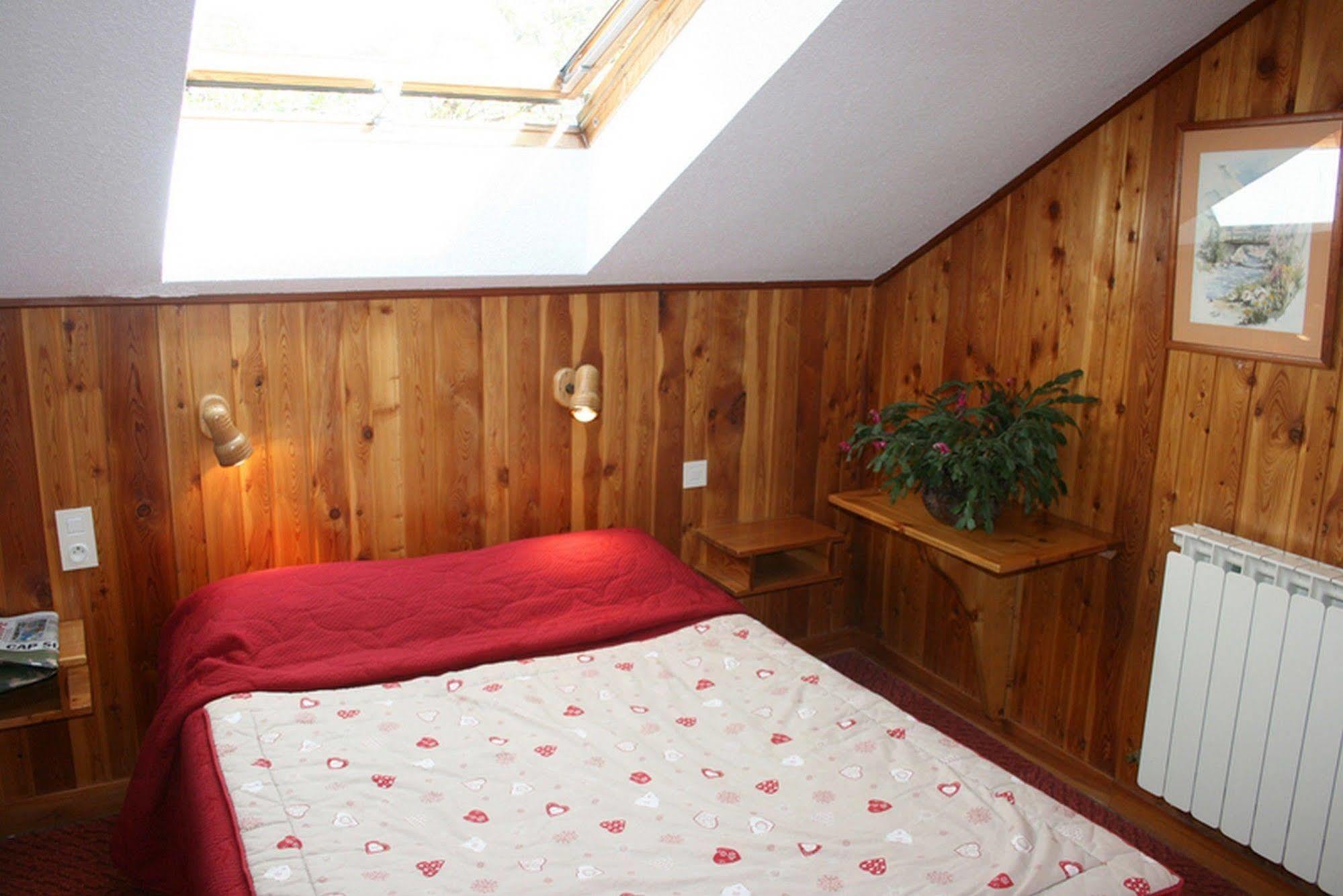 Hotel Le Chamois Logis Molines-en-Queyras Exteriör bild