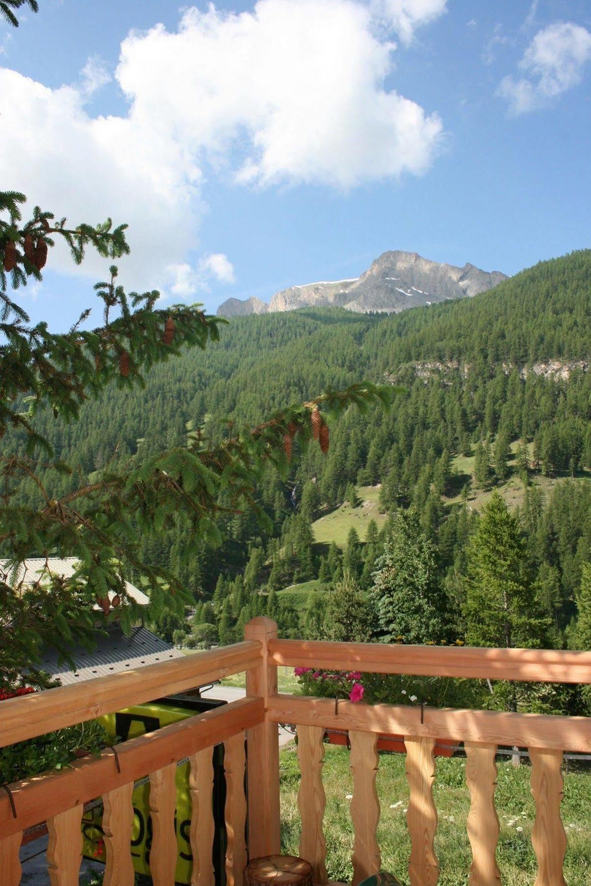 Hotel Le Chamois Logis Molines-en-Queyras Exteriör bild