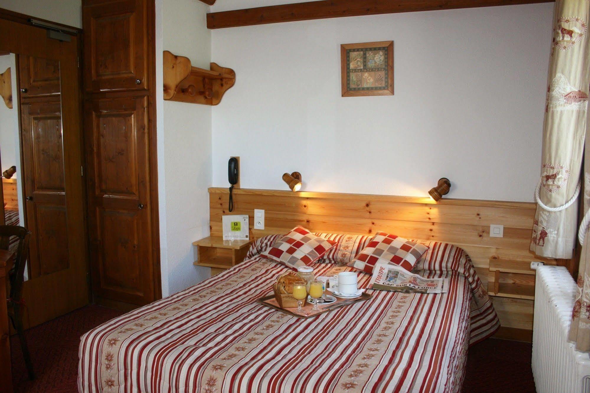 Hotel Le Chamois Logis Molines-en-Queyras Exteriör bild