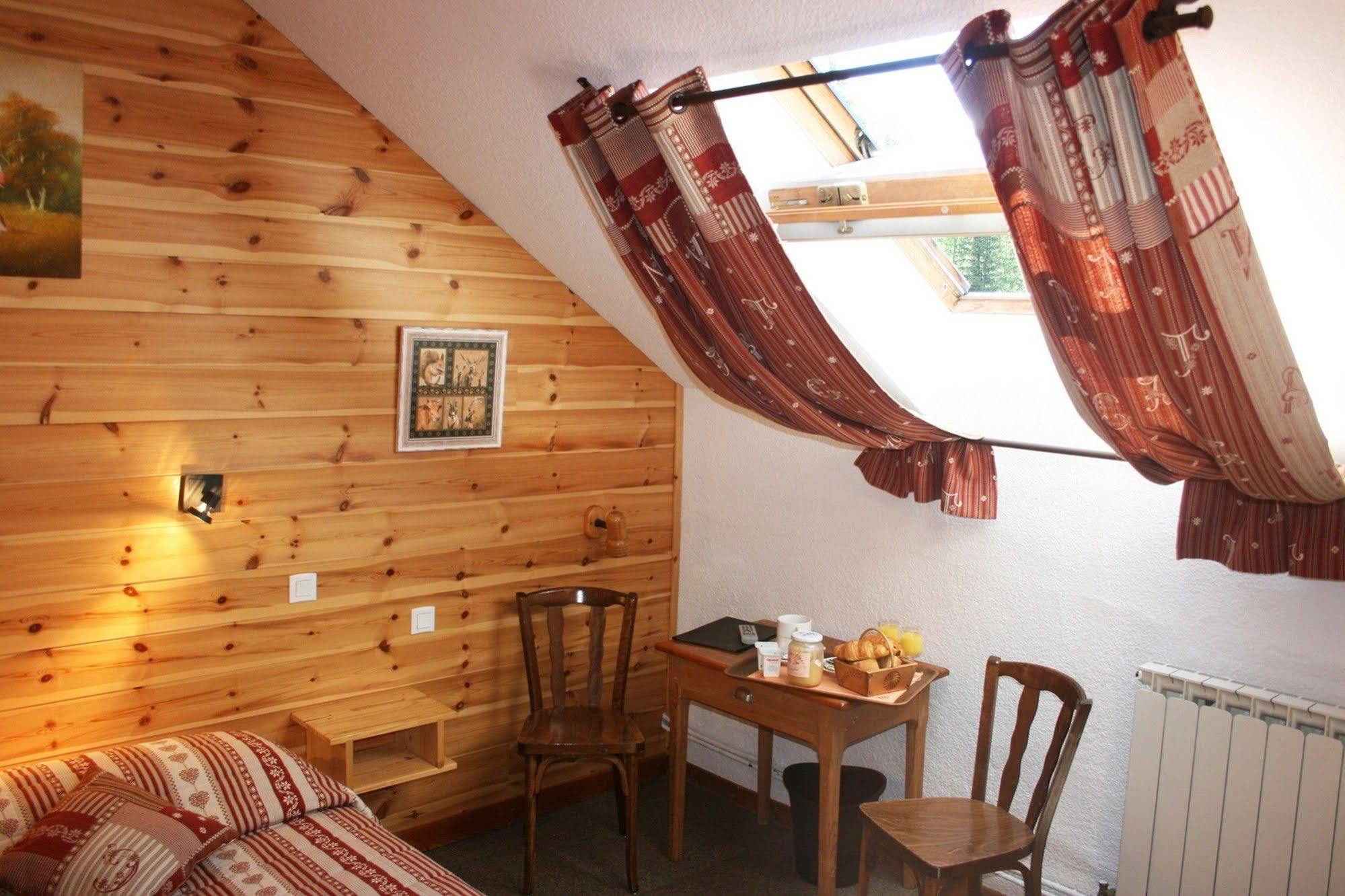 Hotel Le Chamois Logis Molines-en-Queyras Exteriör bild